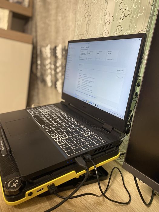 Vând sau schimb laptop gaming Acer Nitro 5 AN515-58, un model foarte performant, ideal pentru gaming FHD pe detalii maxime sau editare video/rendering
