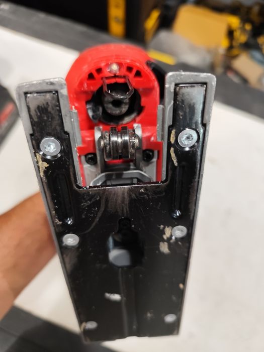 Акумулаторен прободен трион зеге Милуоки Milwaukee M18 BJS + 5Ah