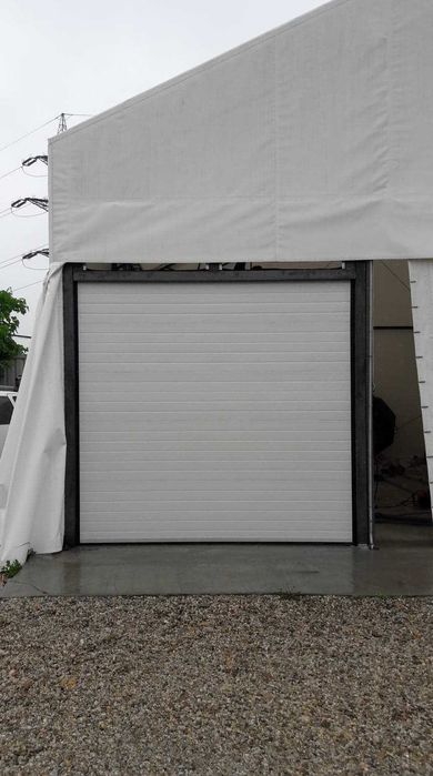 Usa de garaj sectionala izolata 2500L/2000H + automatizare cu 2 telec.