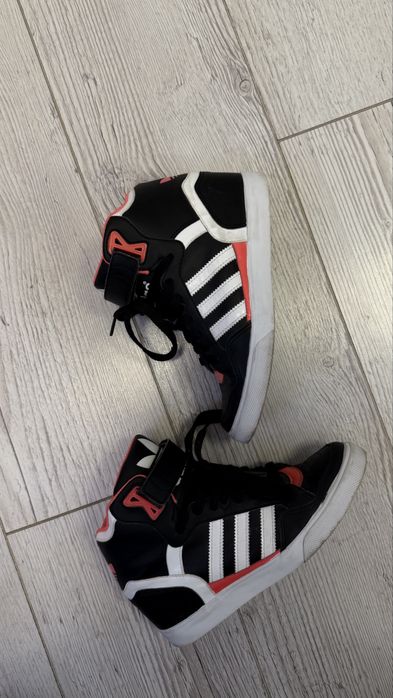 Продам кеды адидас