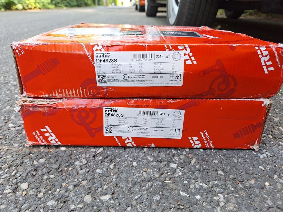 Set discuri și placute frână Toyota Auris, Prius,Rav4