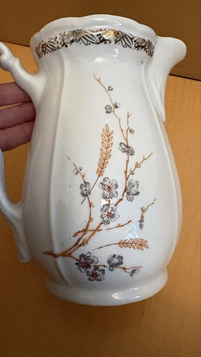 Порцеланова ретро българска кана