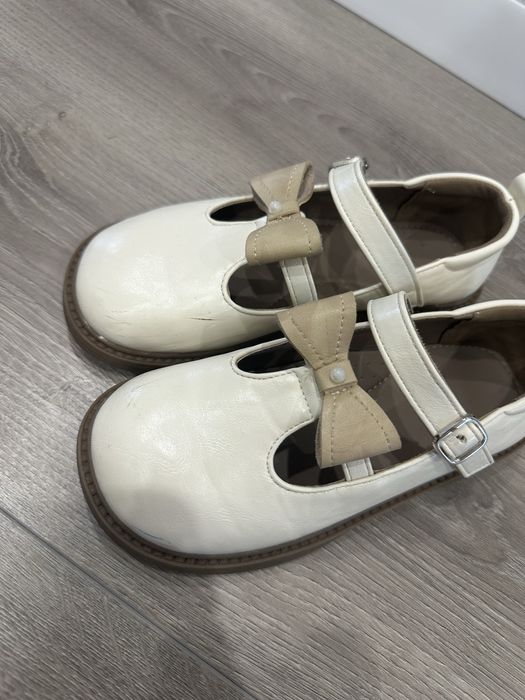 Продам туфли для девочки р.32