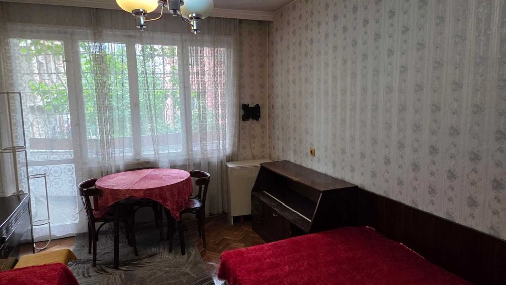 Продавам апартамент(тухла) 4+1 в района на Математическа гимназия- гр.Шумен.Възможност за гараж!