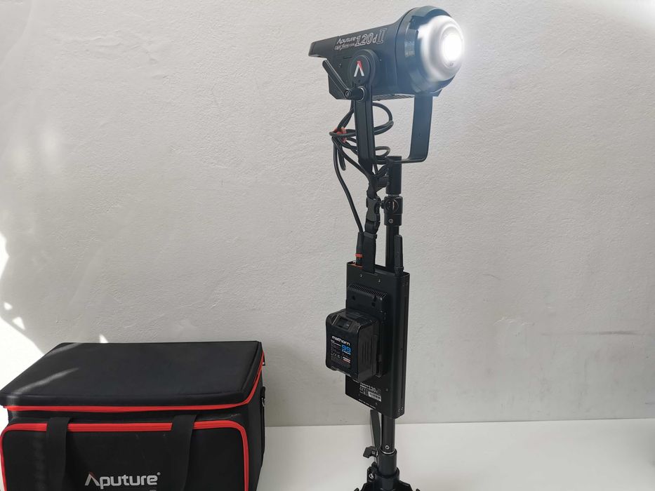 Mathorn MB-V99 V-Mount батерия с капацитет 99 Wh / 6700 mAh / 14.8V