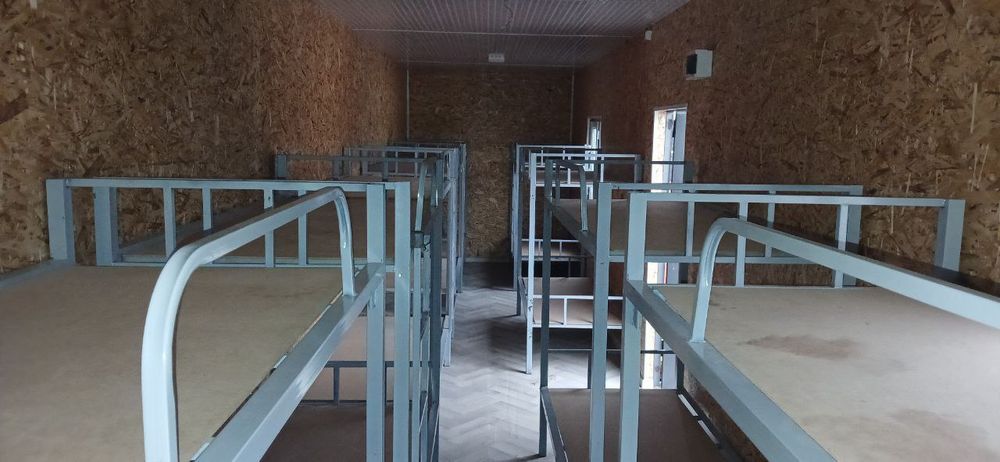 12 metrli konteyner domik krovatlari bilan