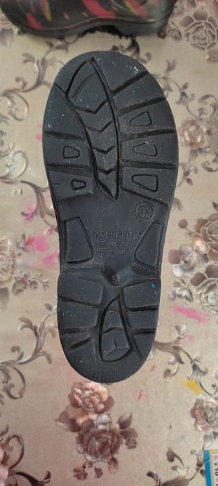 Продам резиновые сапожки для девочки!!