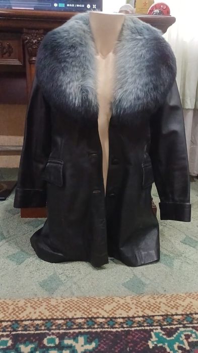 Продам женскую куртку