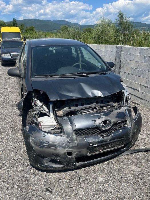 Toyota Yaris на части
