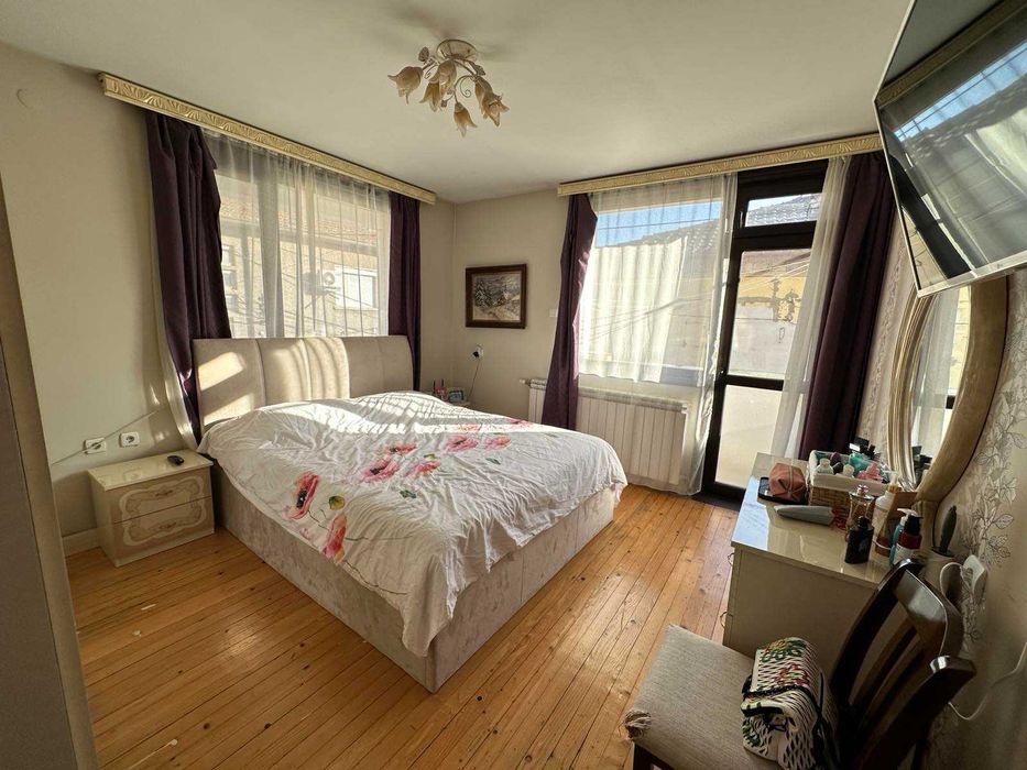 Продава се Етаж от къща в Велико Търново, Център - 200 кв.м за 1315 €/кв.м - Снимка #6