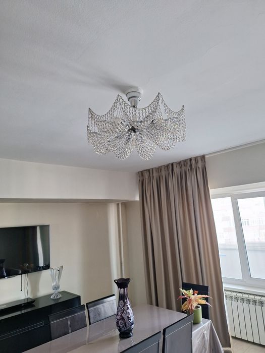 Продам хрустальную люстру