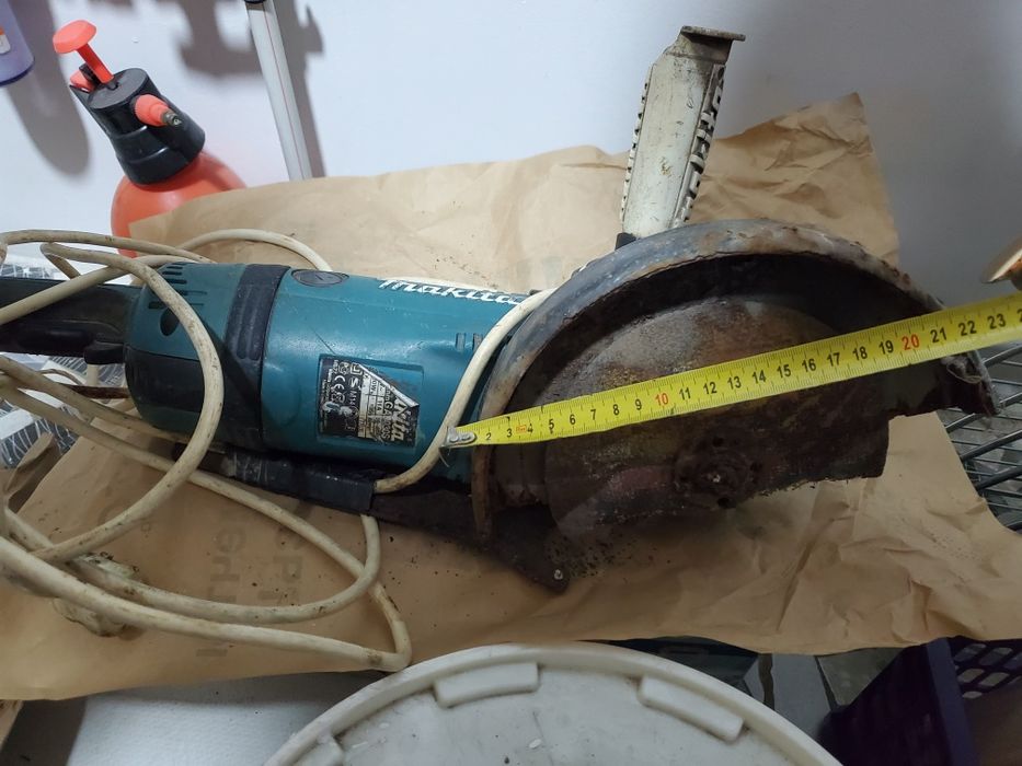 Болгарка Макита рабочая