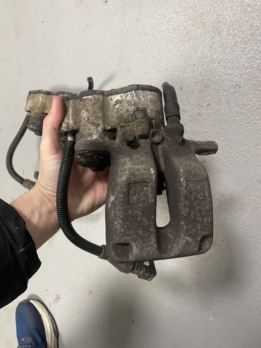 Etrier complet cu motoras spate Audi A8 D3 stanga dreapta