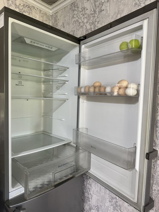 Холодильник с морозильником