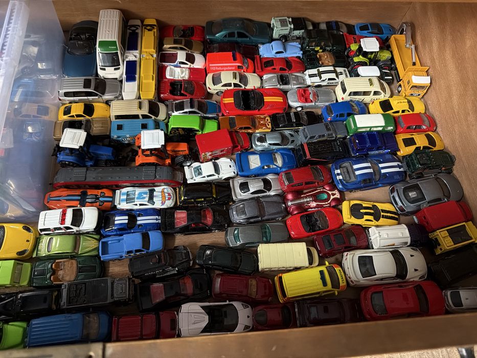 Lot 224 masinute Hotwheels , siko , Matchbox etc