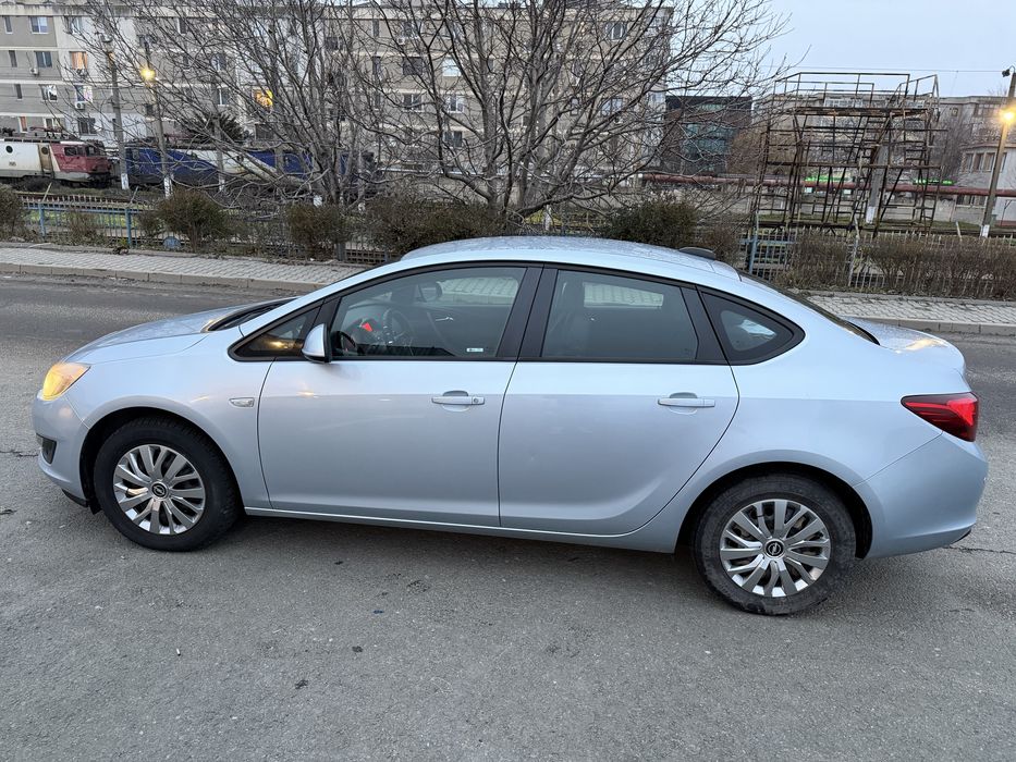 OFERTĂ Opel Astra j 2018  1.6diesel 5,6% consum