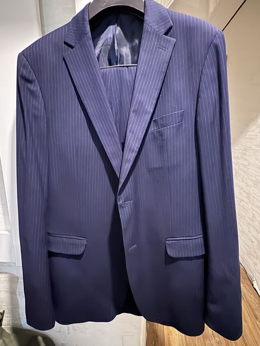 Черный мужской костюм