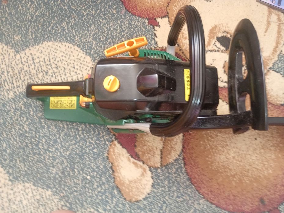 Vând sau schimb drujba pe benzina