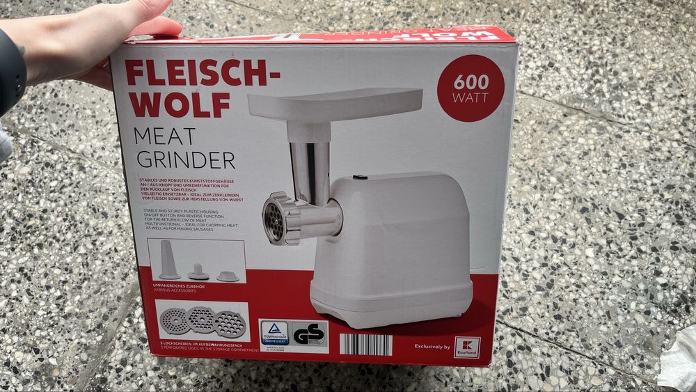 Електрическа Месомелачка за суджуци 600w нова