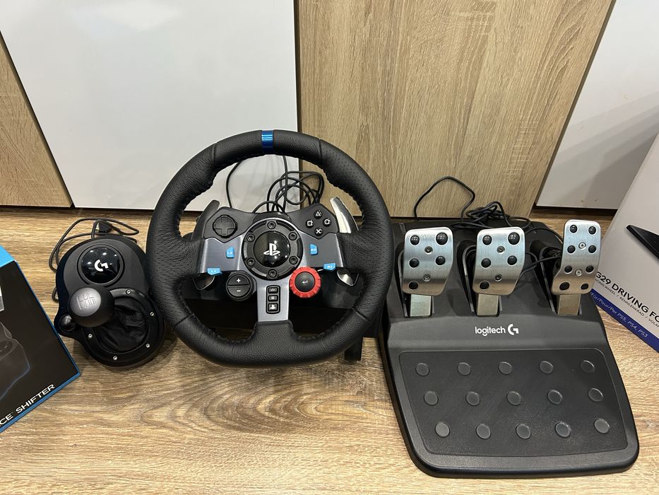 Logitech g29 Driving Force със скоростен лост