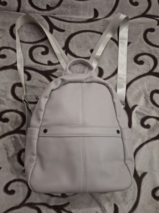 Сива раница за 22лв