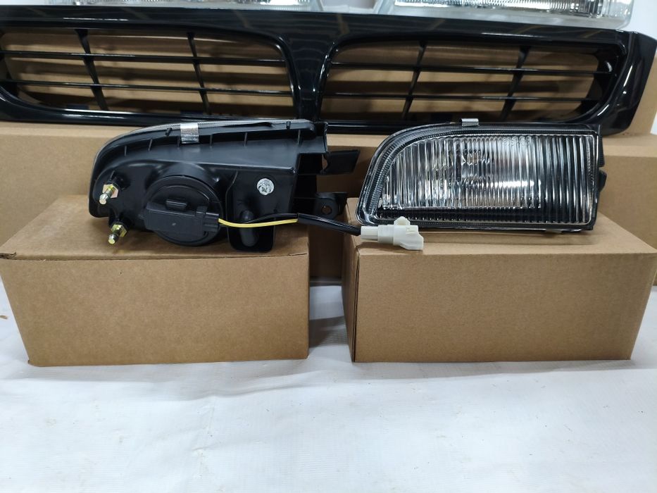 Фары передние Тойота Карина Е