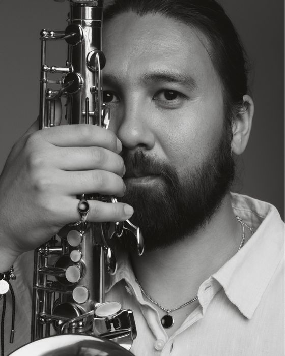 Саксофонист/ Поздравление на 8 марта