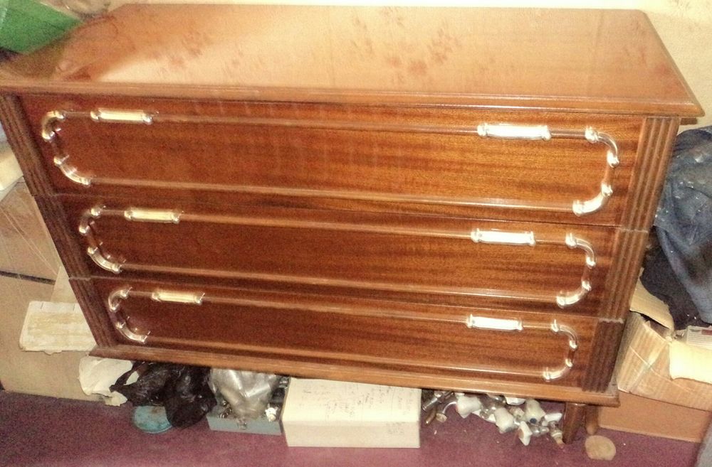 Спальный гарнитурНОВЫЙ ЗАПЕЧАТАНЫЙ В КОРОБКАХкрасное дерево пр РУМЫНИЯ