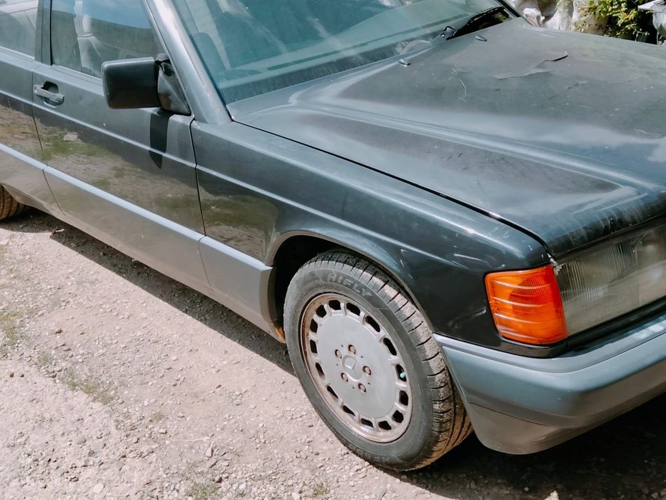 Vând Mercedes 190