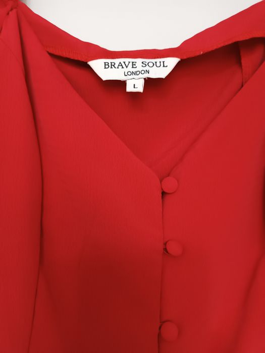 Много лека червена рокля