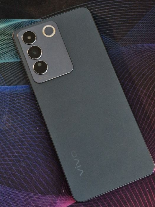 Vivo V27e в идеальном состоянии