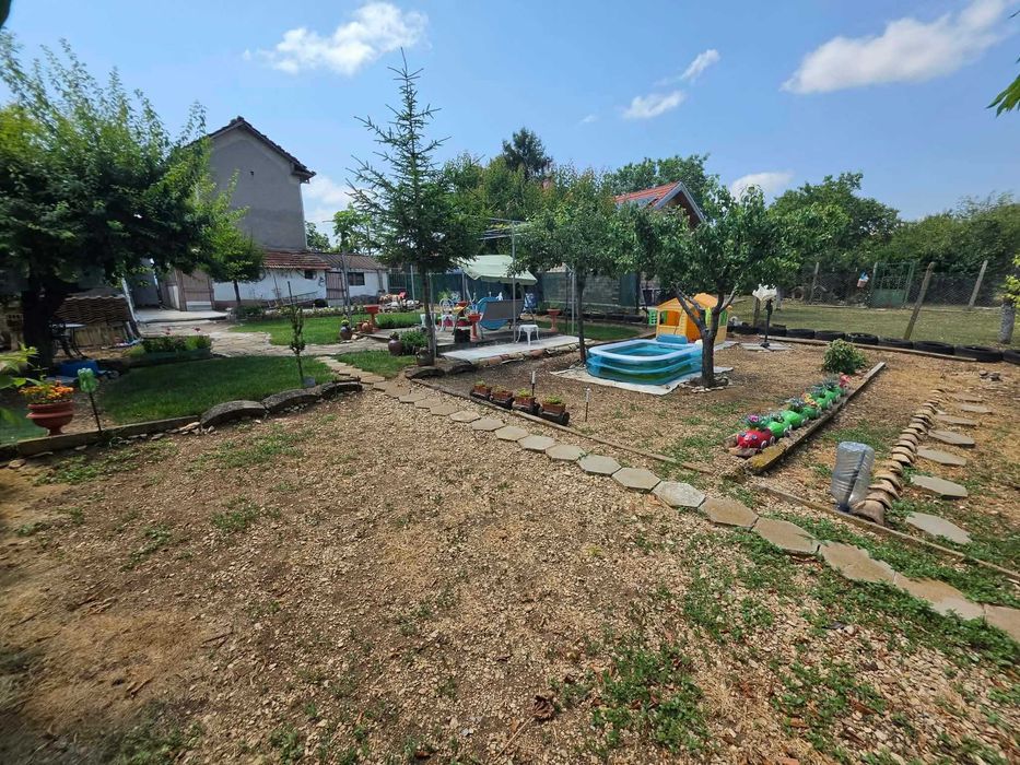 Двуетажна вила, около 50кв.м, мест. Драка