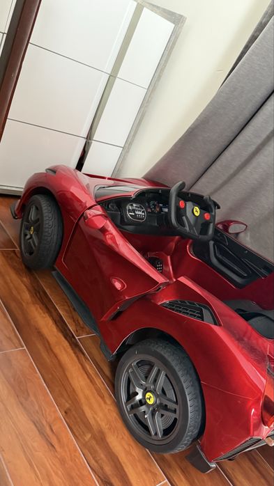 Продам машину на аккумуляторе