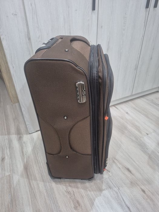 Продам Чемодан хороший