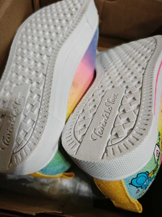 Момичешки обувки Skechers нови, неползвани, размер 28