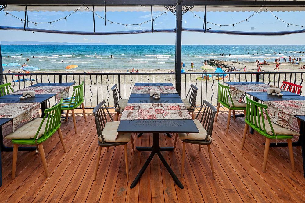 Дава се под наем Заведение в Поморие - 654 кв.м за 34911.54 € - Снимка #3