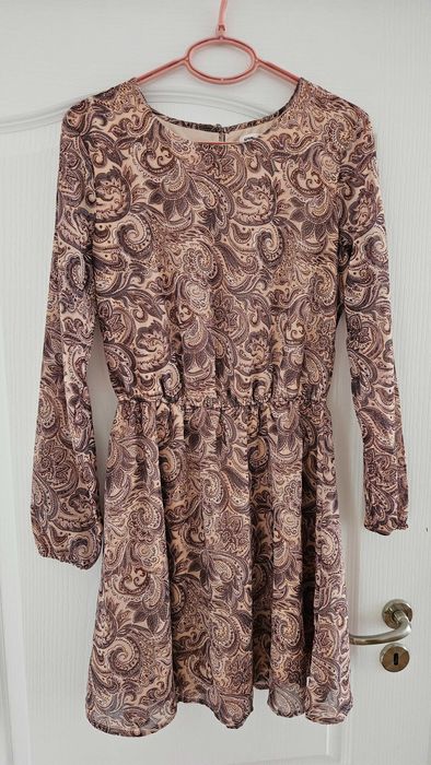 Рокля с ръкави Sinsay