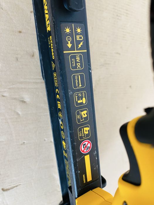 Pistol cuie Dewalt DCN660