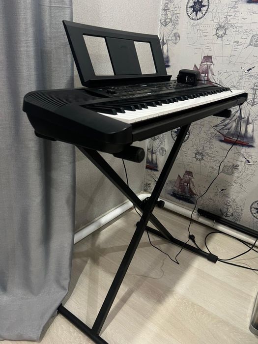 Продам синтезатор