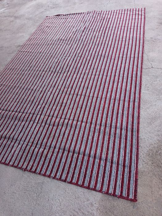 Продаётся / палас размер 2 на 3 / .