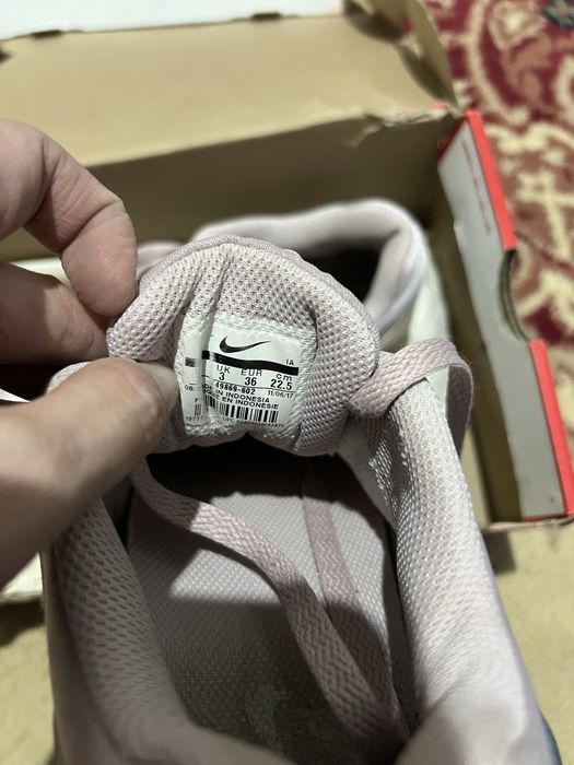 Продам оригинал кроссовку от бренда Nike