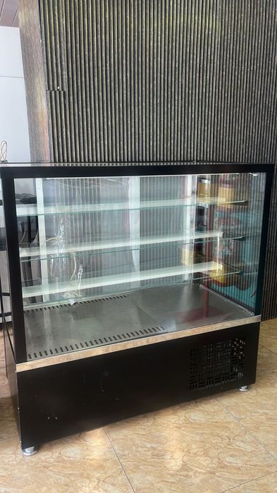 продам витрину состяние отличное