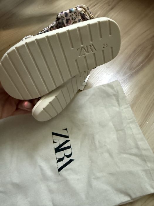 Детски сандали Zara