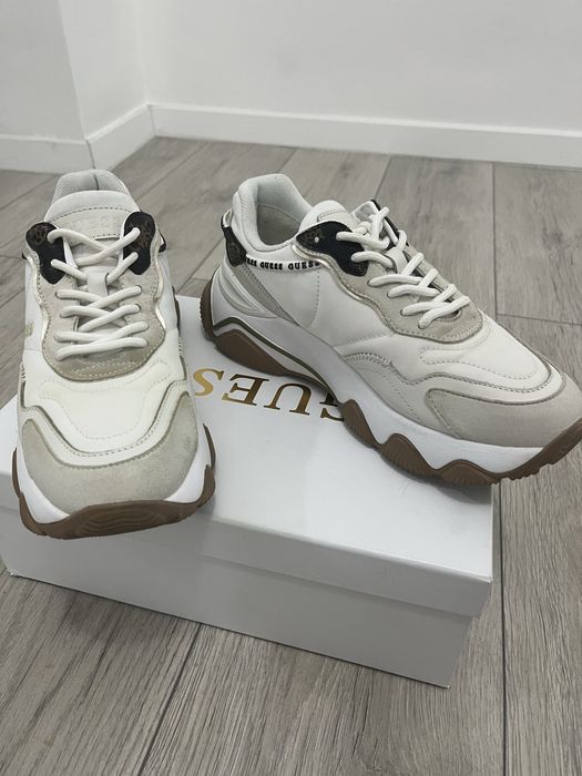 Guess micola white