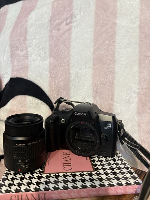Филмов фотоапарат Canon EOS 5000 SLR с обектив 38-76mm-за части