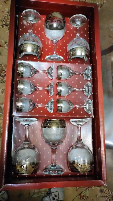 Набор бокалов и рюмок