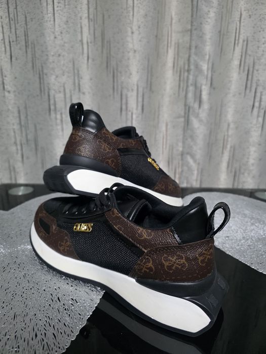 Adidasi GUESS noi