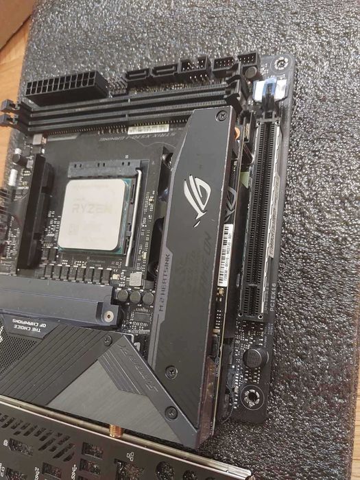 AMD Ryzen 7 5700X3D + Asus ROG StriX X570-i Gaming Wi-Fi