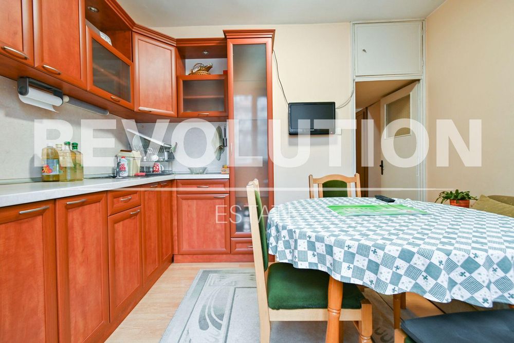 Двустаен апартамент в ж.к. Хаджи Димитър