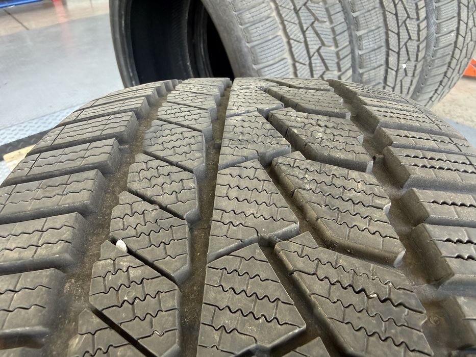 4бр. ПОЧТИ ЧИСТО НОВИ Зимни Гуми С Борд 245/35R/20W,XL -CONTINENTAL- DOT:2423 - 8.4мм.+8.0мм.